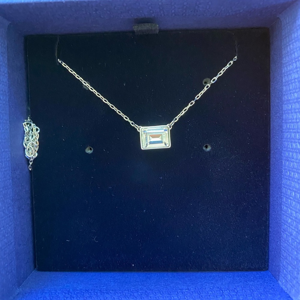 Swarovski simple necklace